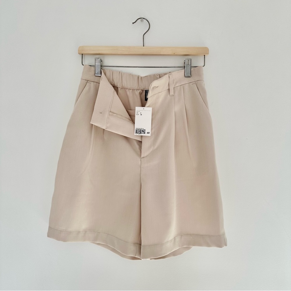 NWT H&M beige Bermuda shorts - Picture 2 of 5